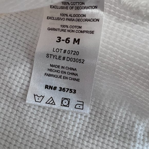 3 Onesies 2 Plain and 1 With A Decorative Design For Mom 3 - 6 Months - Picture 6 of 7